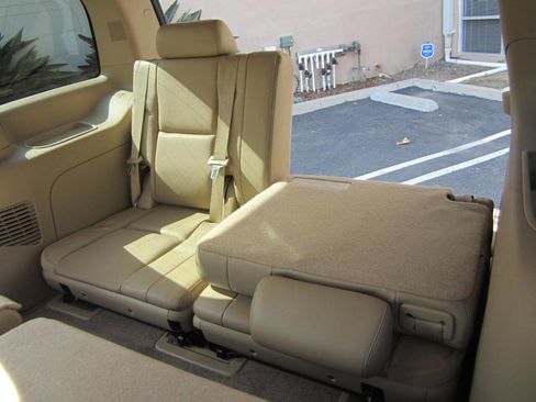 Used 2012 Cadillac Escalade Luxury image 16