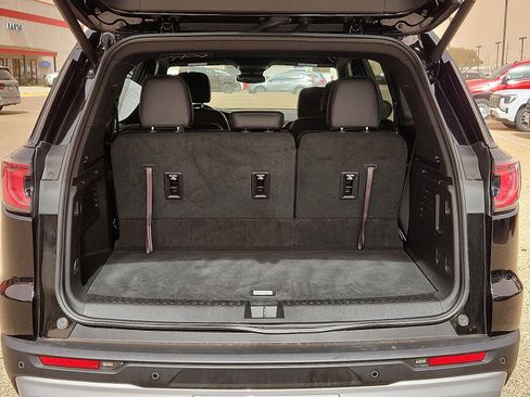 Used 2025 GMC Acadia Elevation w/ Elevation Premium Package image 10