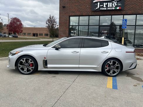 Used 2018 Kia Stinger GT2 image 10