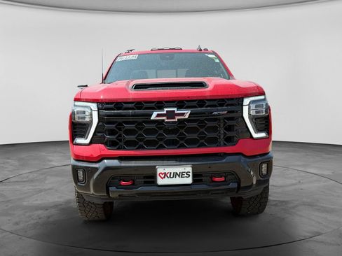 Used 2025 Chevrolet Silverado 2500 ZR2 w/ Technology Package AWD/4WD image 4