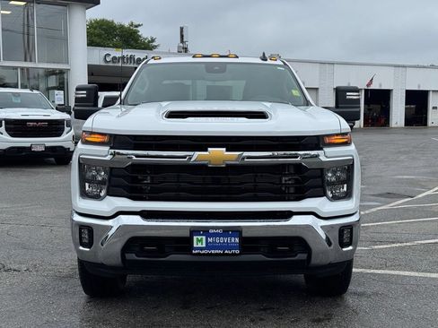 Used 2025 Chevrolet Silverado 3500 LT AWD/4WD image 9