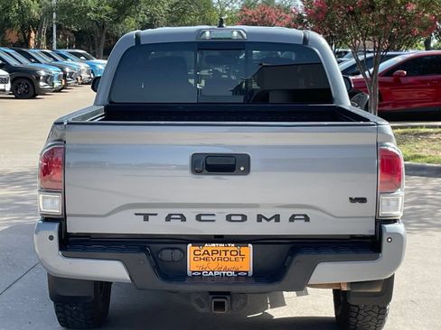 Used 2021 Toyota Tacoma TRD Off-Road w/ Technology Package AWD/4WD image 5