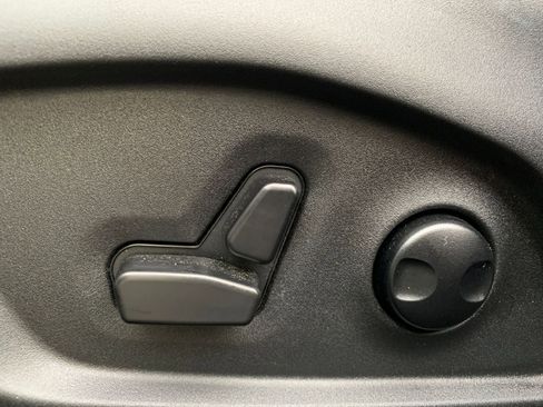 Used 2025 Jeep Compass Limited image 23