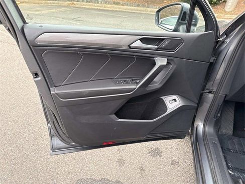 Used 2022 Volkswagen Tiguan SE image 13