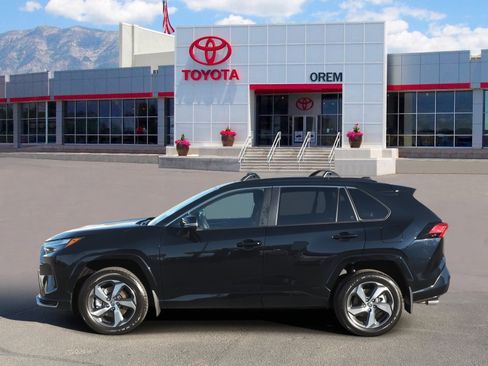 Used 2025 Toyota RAV4 SE image 6