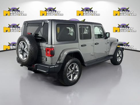 Used 2019 Jeep Wrangler Unlimited Sahara w/ Dual Top Group AWD/4WD image 5