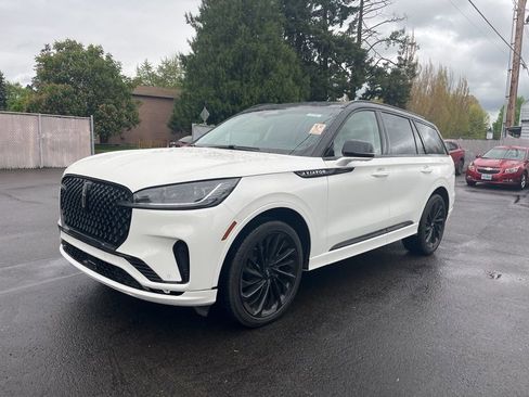 Used 2025 Lincoln Aviator Reserve w/ Luxury Package AWD/4WD image 3