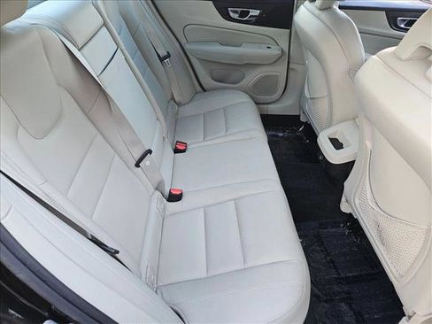 Used 2019 Volvo S60 T5 Momentum image 18