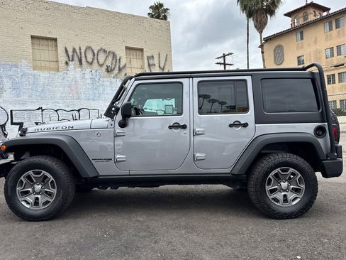 Used 2018 Jeep Wrangler Unlimited Rubicon w/ Connectivity Group AWD/4WD image 7