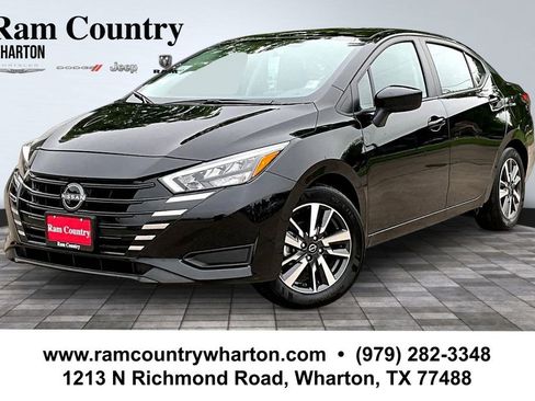 Used 2025 Nissan Versa SV FWD image 1
