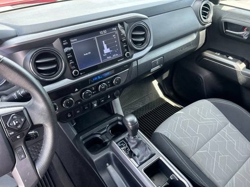 Used 2022 Toyota Tacoma TRD Off-Road w/ Technology Package AWD/4WD image 30