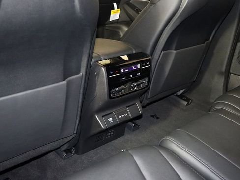 Used 2026 Acura MDX SH-AWD image 16