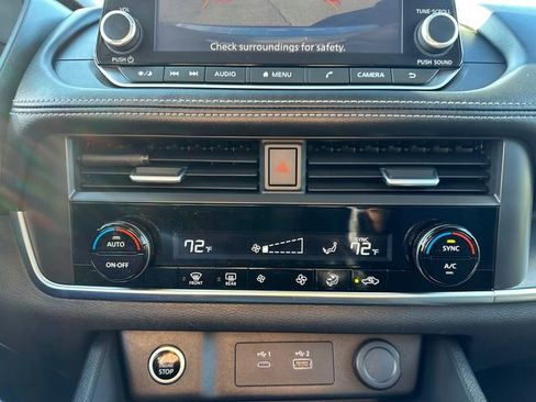 Used 2023 Nissan Rogue SV image 42