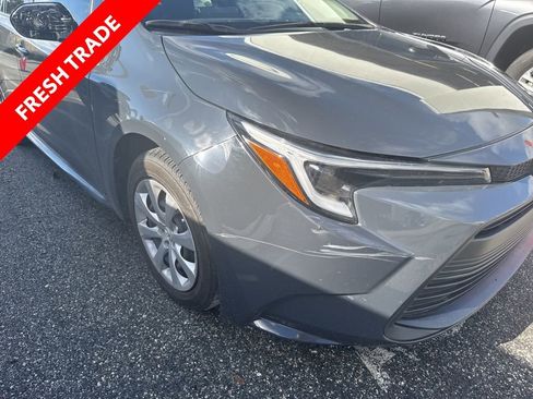 Used 2023 Toyota Corolla LE image 3
