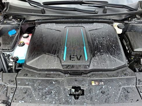 Used 2024 Hyundai Ioniq 5 Limited image 32