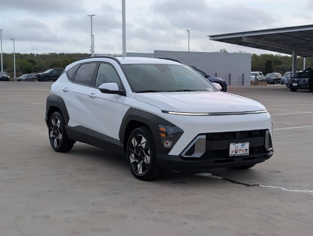 Used 2025 Hyundai Kona SEL FWD image 7