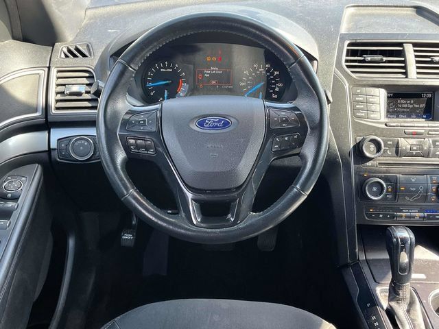 Used 2017 Ford Explorer XLT FWD image 18