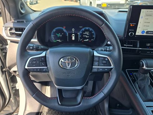 Used 2025 Toyota Sienna XSE w/ XSE Plus Package AWD/4WD image 20