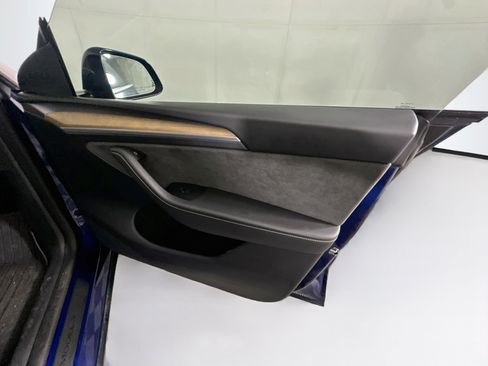 Used 2024 Tesla Model Y Long Range AWD/4WD image 31