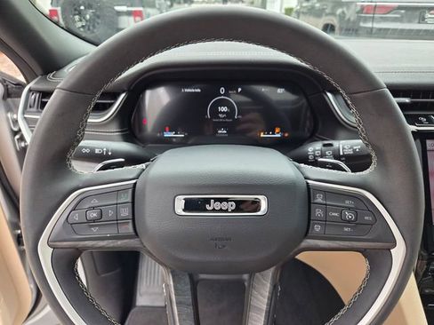 Certified 2024 Jeep Grand Cherokee Limited w/ Luxury Tech Group II AWD/4WD image 30
