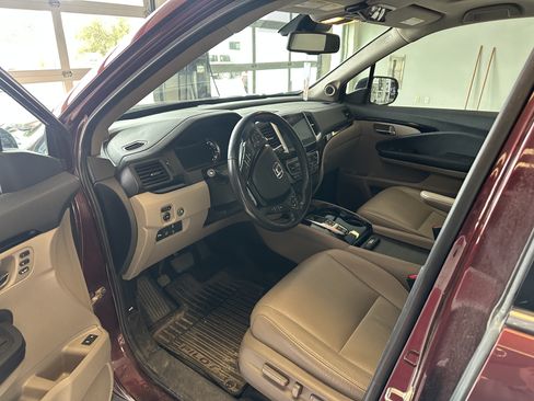 Used 2018 Honda Pilot Touring image 7