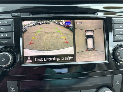 Used 2018 Nissan Rogue SL w/ Premium Package image 15