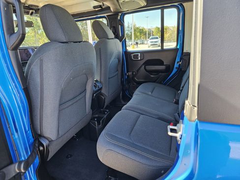 Used 2024 Jeep Wrangler Sport image 9