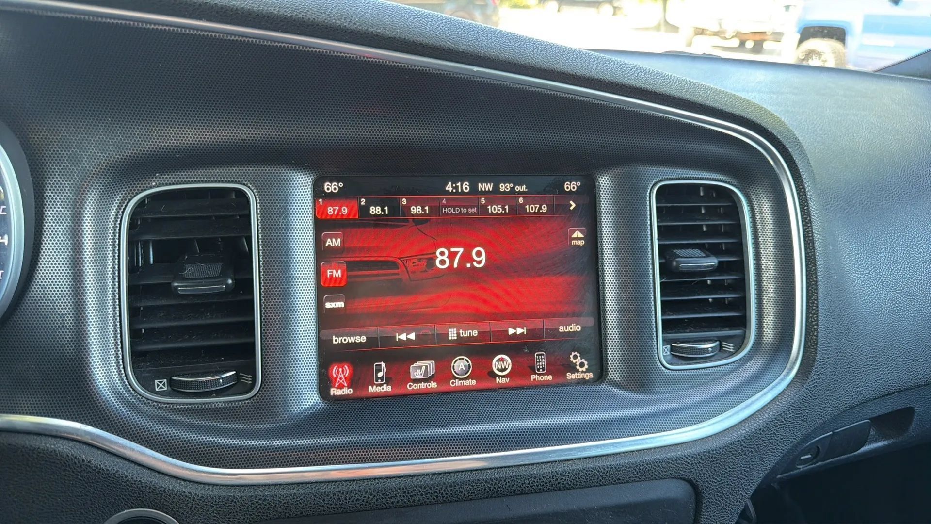 Used 2015 Dodge Charger SXT RWD image 10