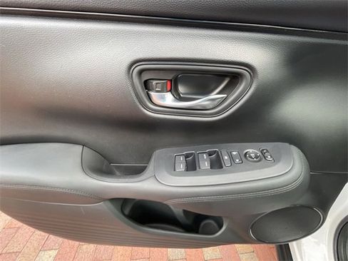 Used 2023 Honda HR-V LX image 11