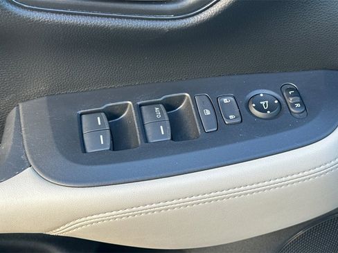 Certified 2025 Honda HR-V LX image 12