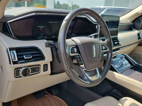 Used 2018 Lincoln Navigator Reserve w/ Technology Package AWD/4WD image 8