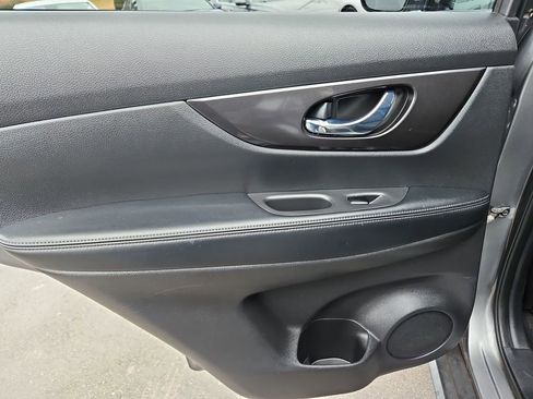 Used 2020 Nissan Rogue SV image 27