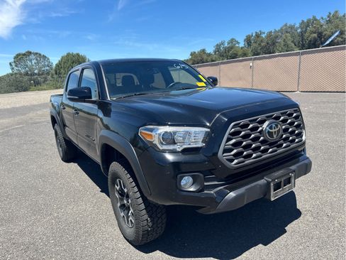 Used 2021 Toyota Tacoma TRD Off-Road w/ Technology Package AWD/4WD image 3