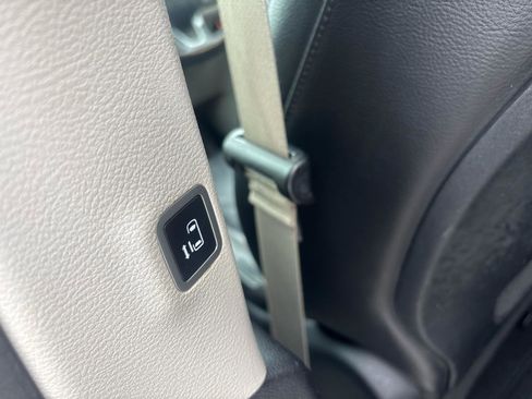 Used 2020 Chrysler Pacifica Touring-L image 31