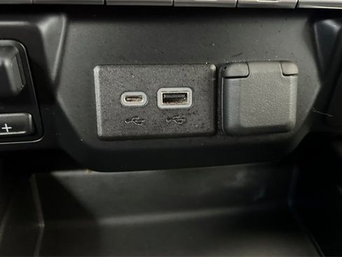 Used 2022 GMC Sierra 1500 Elevation image 39