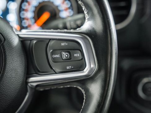 Used 2020 Jeep Wrangler Unlimited Sahara image 30