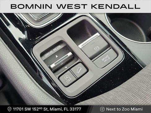 Used 2025 Honda Pilot Sport image 24