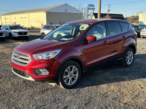 Used 2017 Ford Escape SE image 4