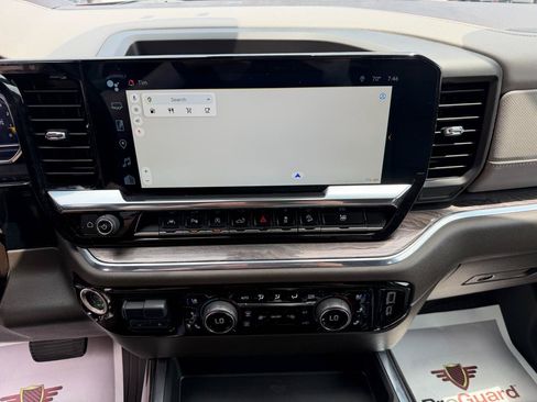 Used 2024 Chevrolet Silverado 1500 LTZ AWD/4WD image 34
