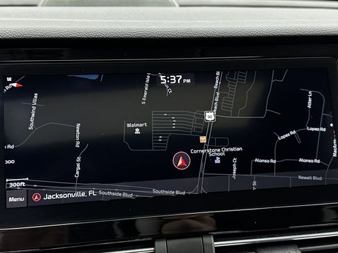 Used 2022 Kia Niro EX Premium image 5