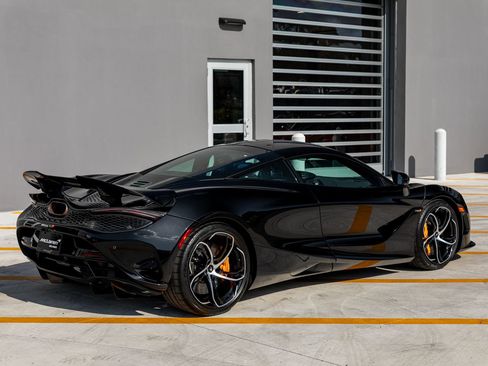 Used 2024 McLaren 750S RWD image 24