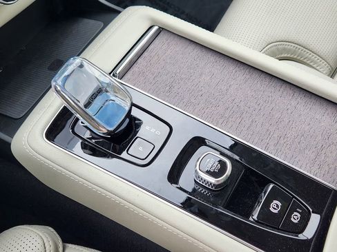 New 2026 Volvo XC90 T8 Ultra w/ Protection Package Premier AWD/4WD image 11