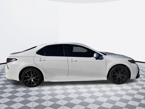 Used 2023 Toyota Camry SE FWD image 5