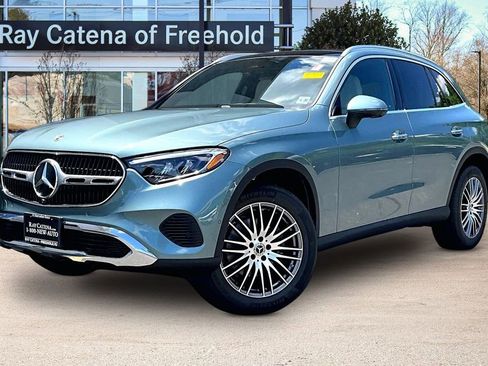 Used 2025 Mercedes-Benz GLC 300 4MATIC image 1