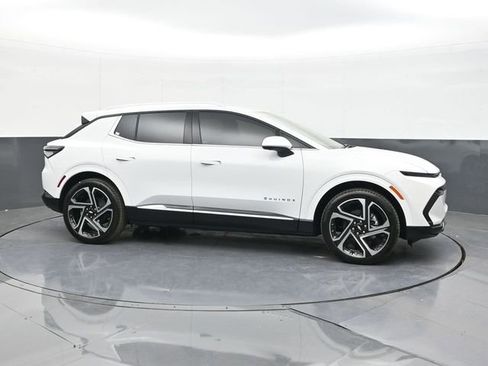 New 2026 Chevrolet Equinox EV LT image 17