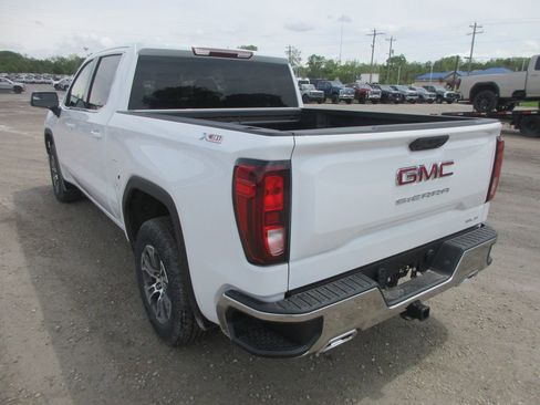 New 2026 GMC Sierra 1500 SLE AWD/4WD image 9
