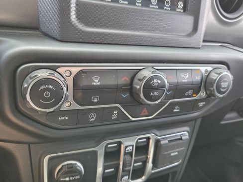 Used 2023 Jeep Gladiator Sport AWD/4WD image 23