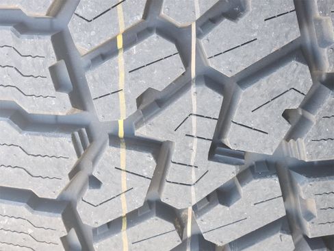 New 2025 Jeep Gladiator Mojave image 11