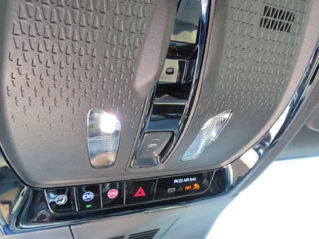 Certified 2024 Cadillac Lyriq Luxury AWD/4WD image 34