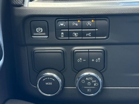 Used 2025 Chevrolet Suburban RST RWD image 42